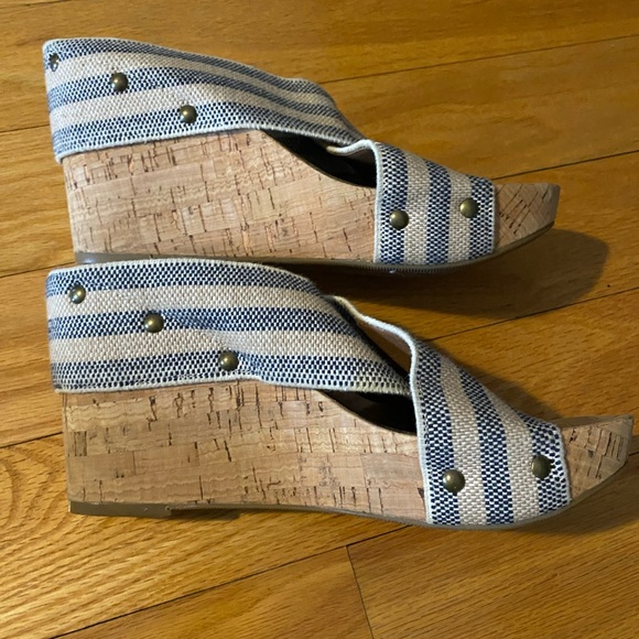 Lucky Brand Blue and White Wedge Sandals - Picture 4 of 6